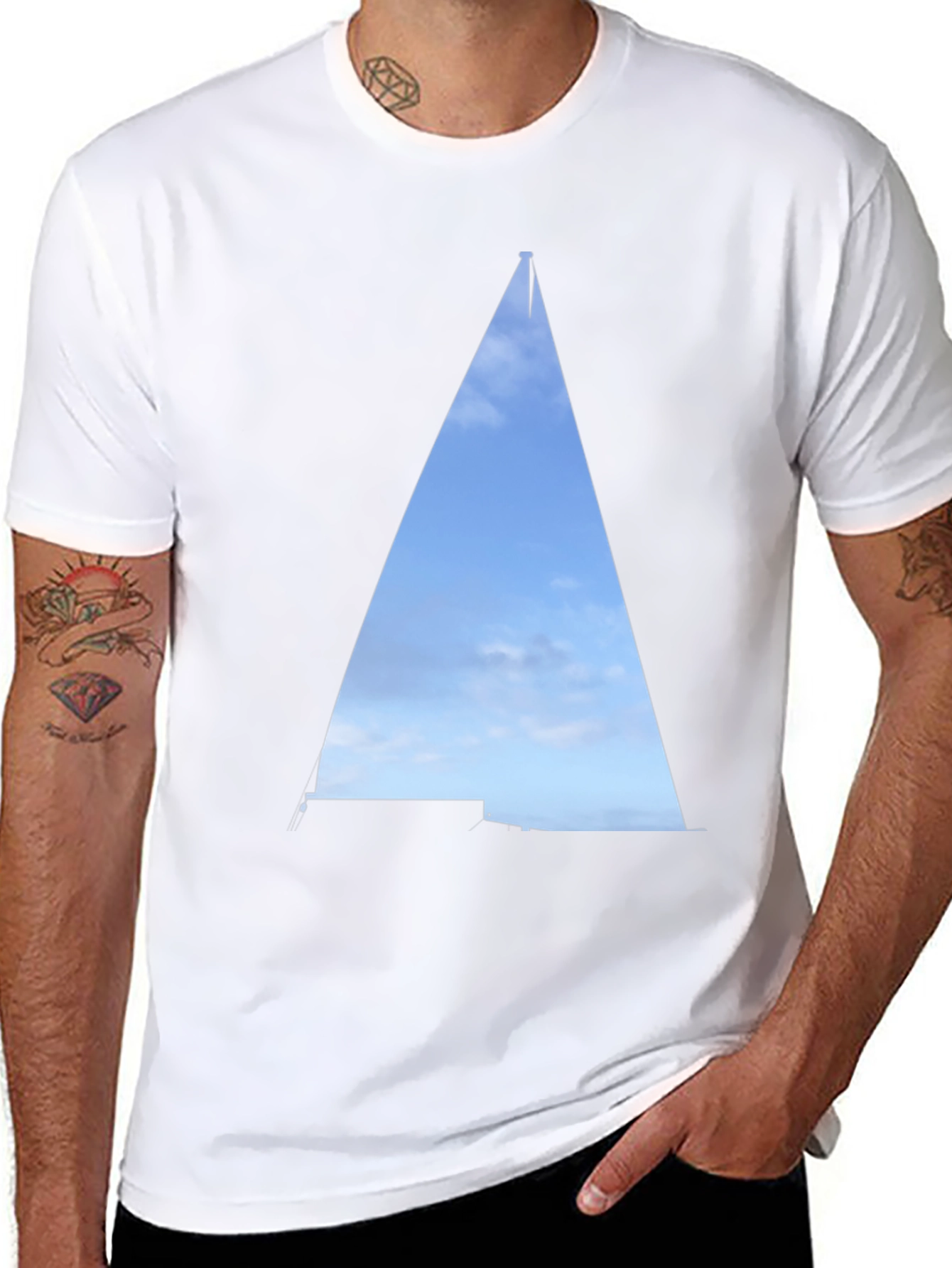 Camiseta Negra con Diseño de Velero Abstracto