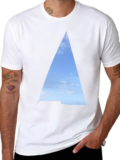 Camiseta Negra con Diseño de Velero Abstracto
