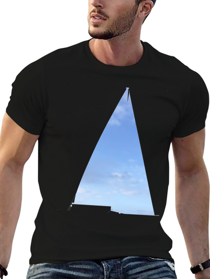 Camiseta Negra con Diseño de Velero Abstracto