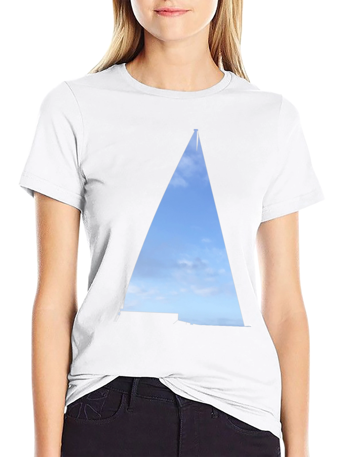Camiseta Negra con Diseño de Velero Abstracto