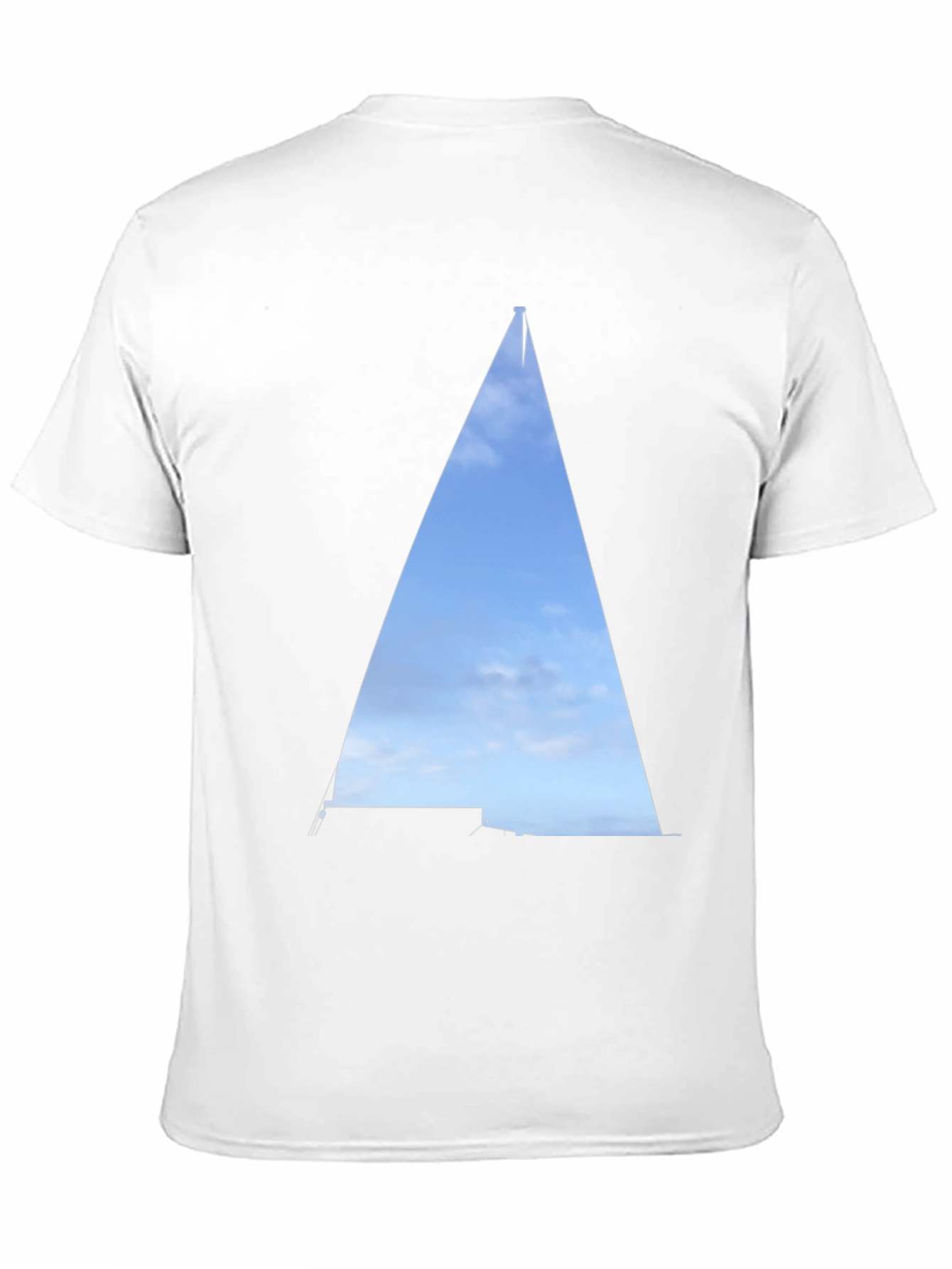 Camiseta Negra con Diseño de Velero Abstracto
