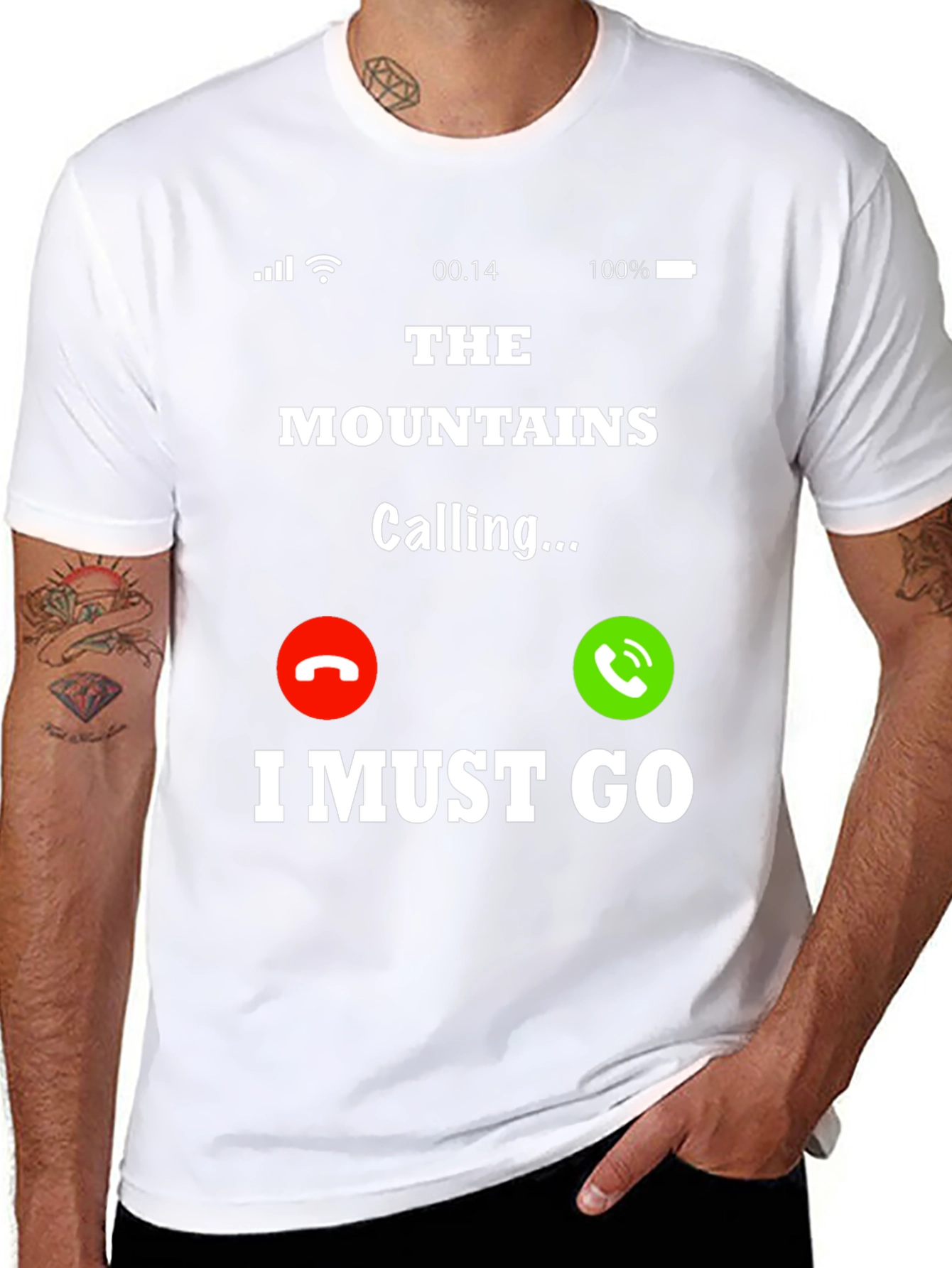Camiseta Negra The Mountains Are Calling para Aventura