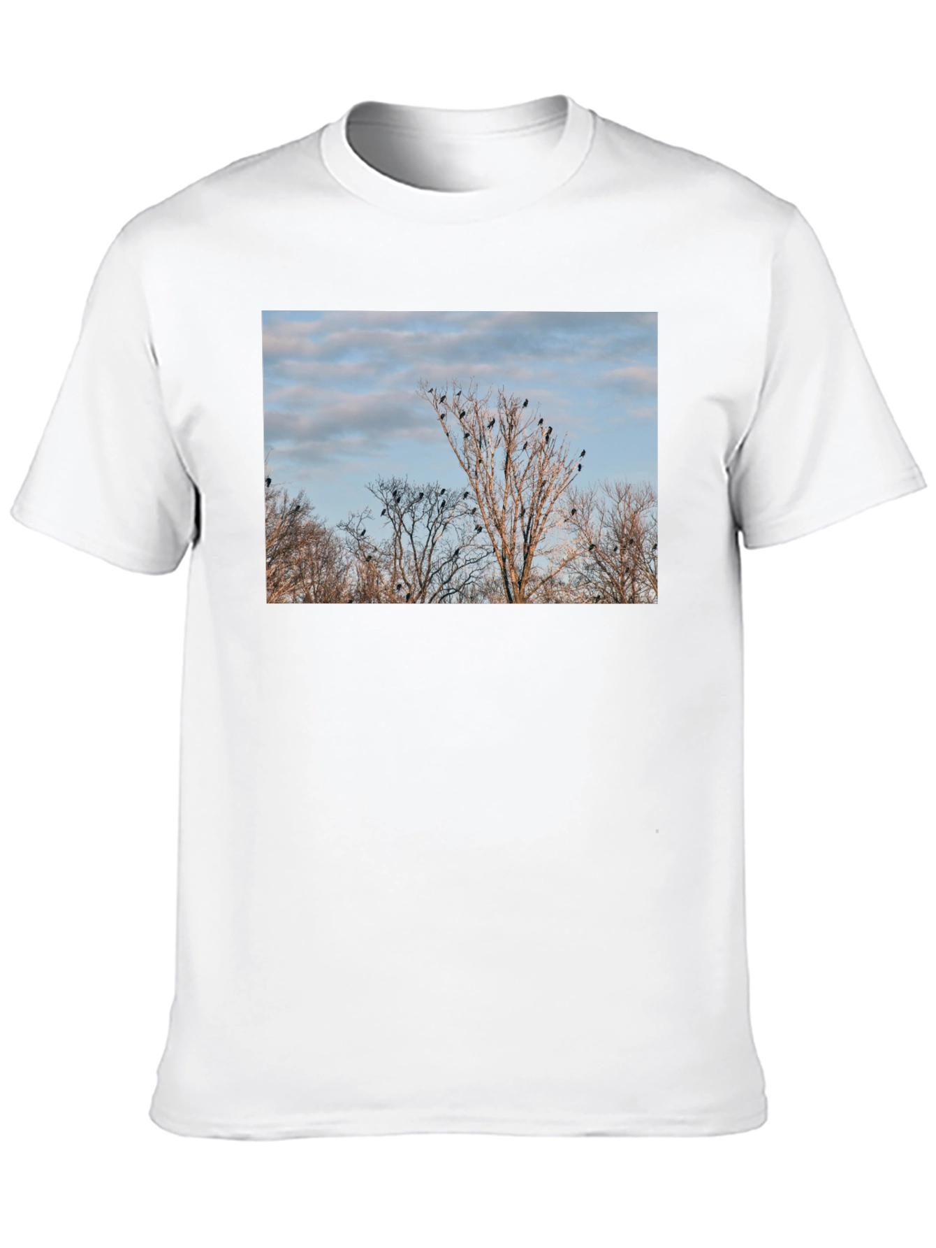 Camiseta Negra con Diseño de Árboles y Cuervos