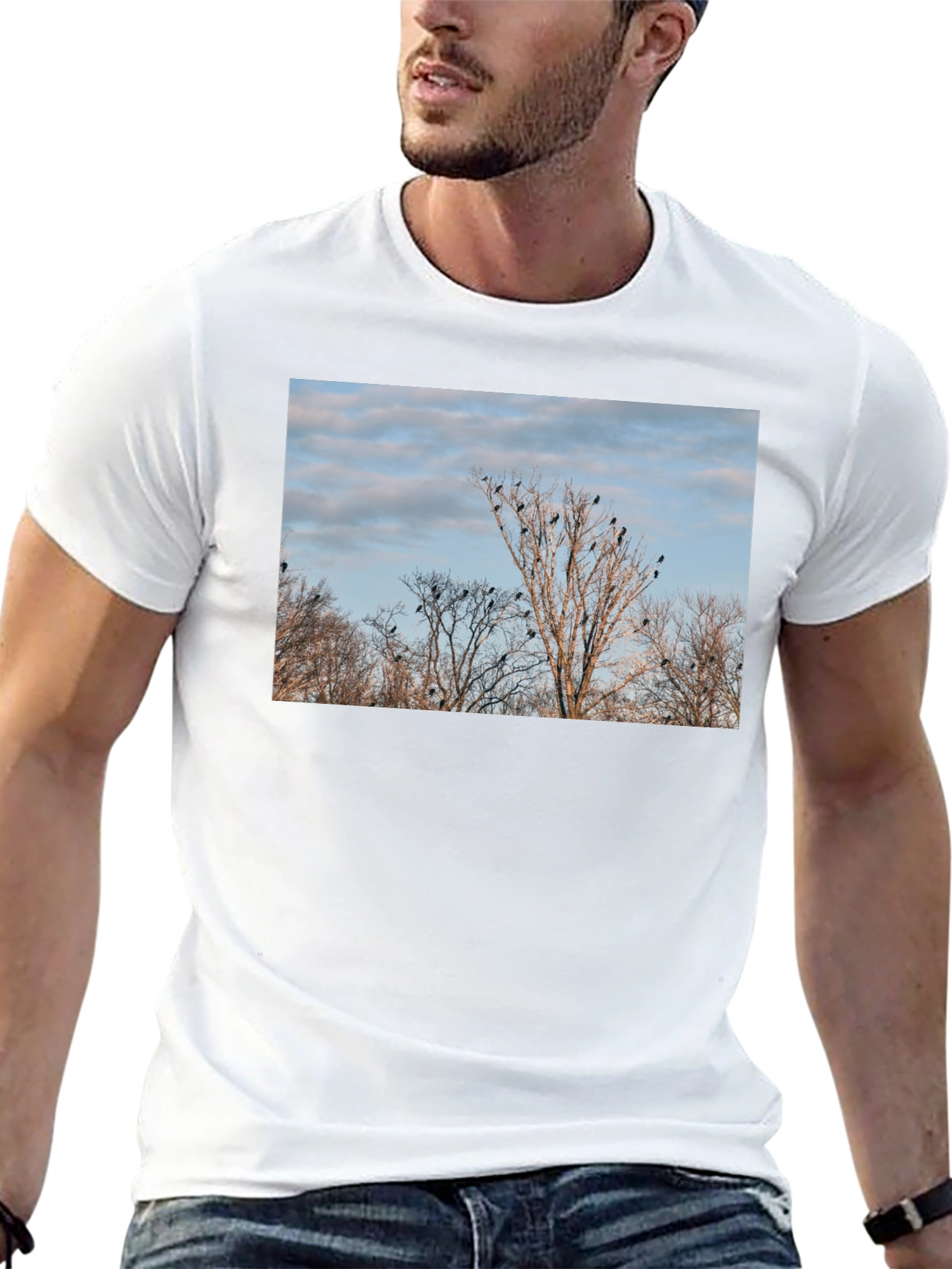 Camiseta Negra con Diseño de Árboles y Cuervos