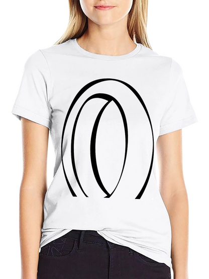 Camiseta Negra con Diseño Abstracto Ovalado