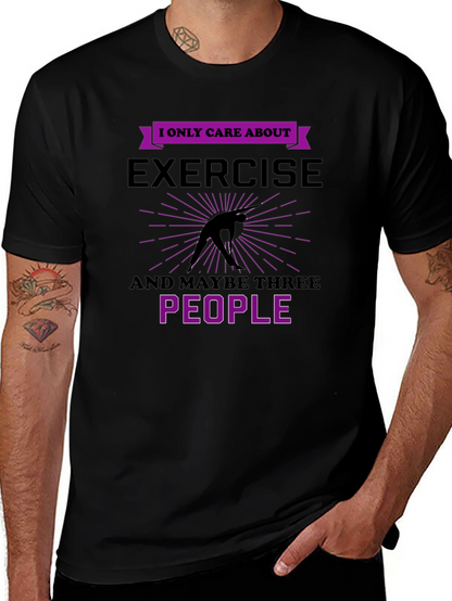 Camiseta Negra: Ejercicio y Tres Personas