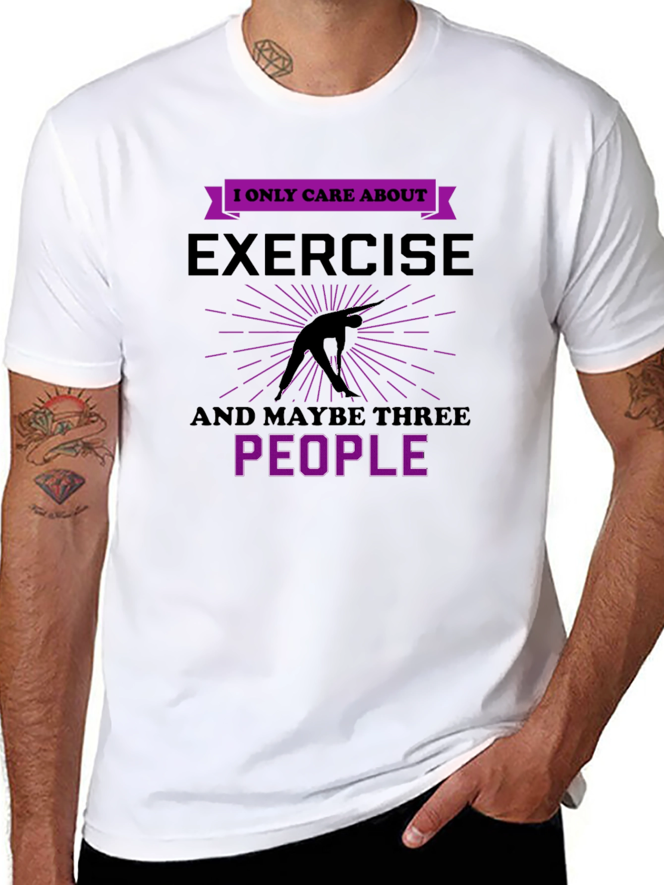 Camiseta Negra: Ejercicio y Tres Personas