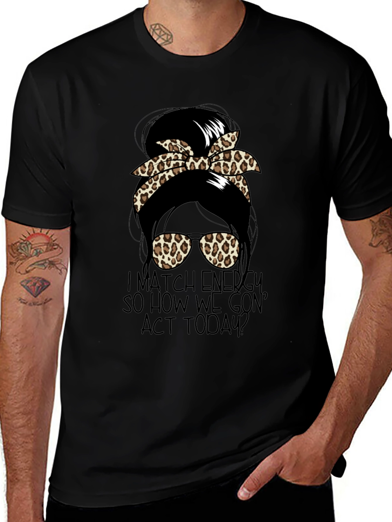 Camiseta Negra con Diseño de Moño Leopardado