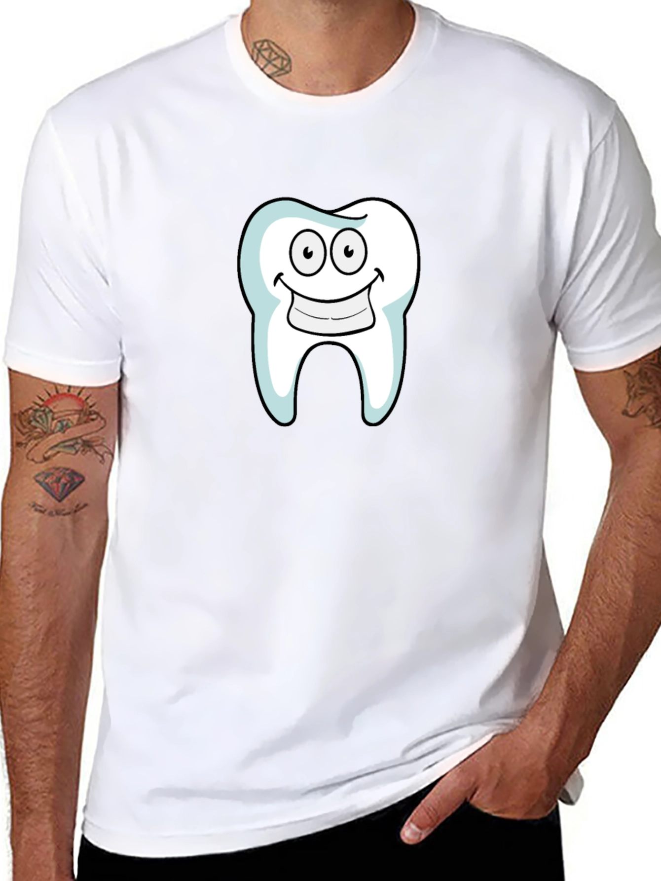 Camiseta Negra con Diseño de Diente Sonriente