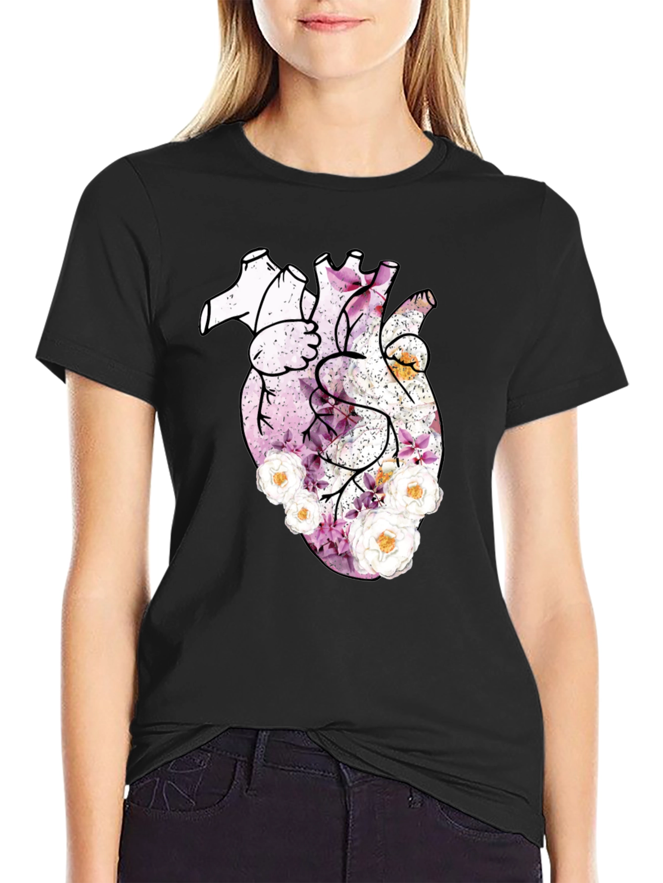 Camiseta Negra con Corazón Floral