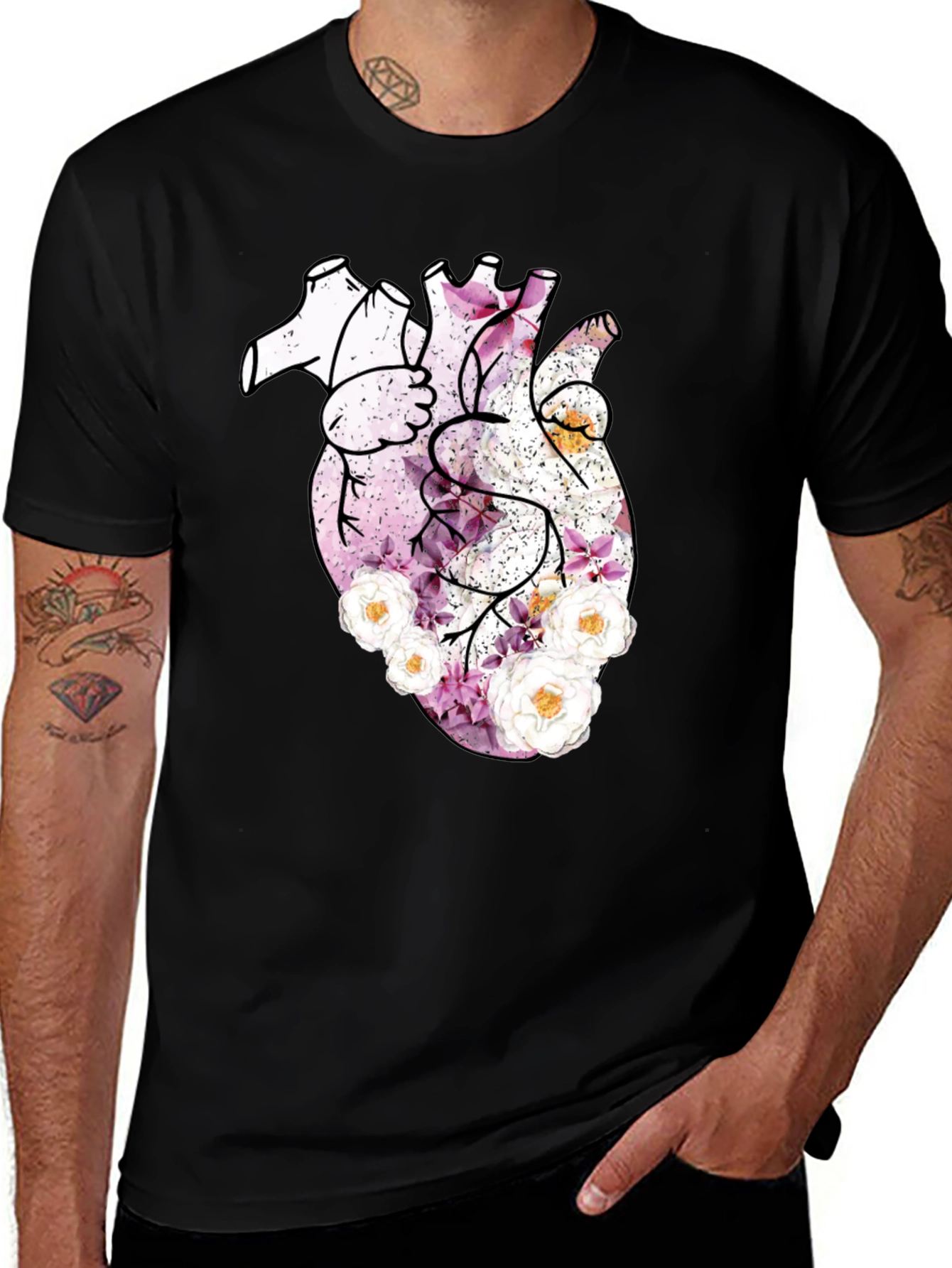 Camiseta Negra con Corazón Floral