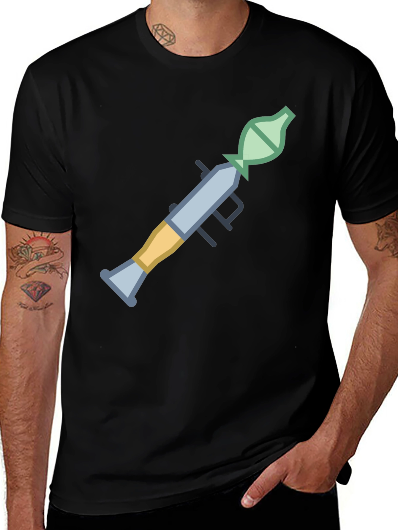 Camiseta Negra con Diseño Gráfico de Lanzacohetes