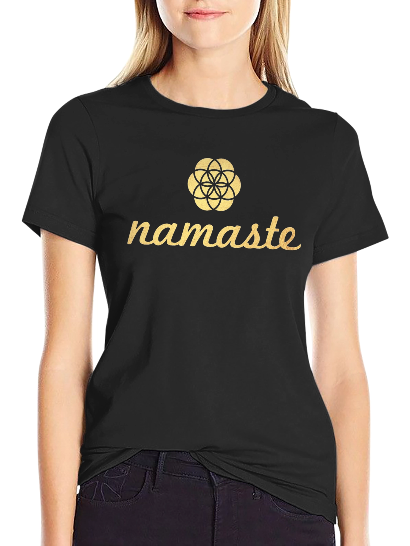 Camiseta Negra Namaste con Diseño Floral Dorado