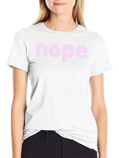 Camiseta Negra con Texto Nope Rosa