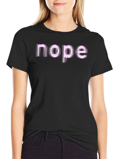 Camiseta Negra con Texto Nope Rosa