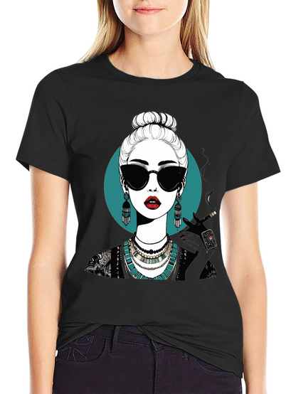 Camiseta Negra con Diseño Gráfico de Mujer Misteriosa