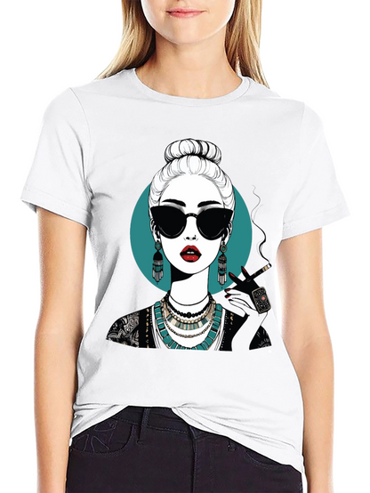 Camiseta Negra con Diseño Gráfico de Mujer Misteriosa