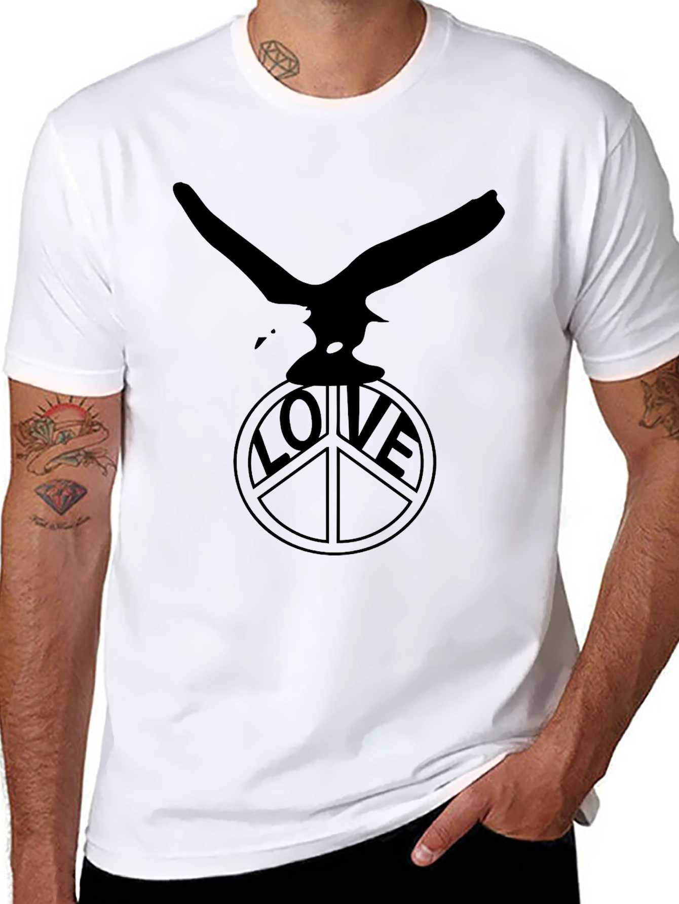 Camiseta Negra Águila y Símbolo de Paz LOVE