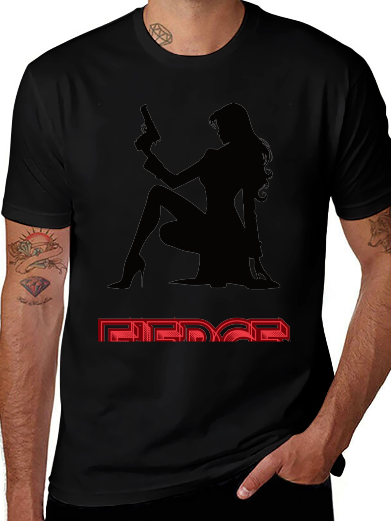 Camiseta Negra Mujer Fatal - Estilo y Audacia