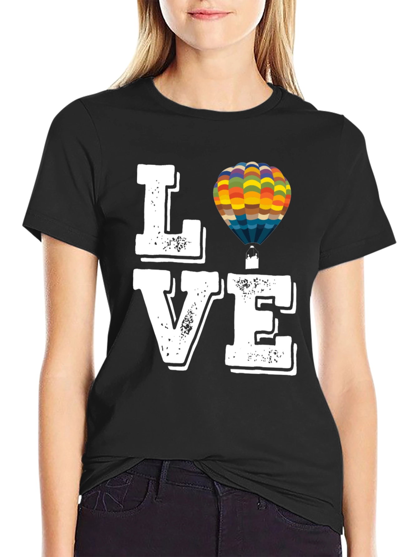 Camiseta Negra con Diseño LOVE y Globo Aerostático