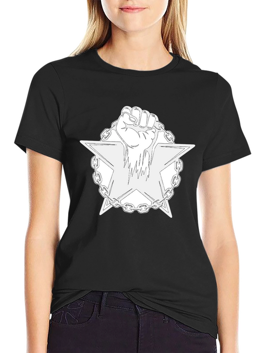 Camiseta Negra con Diseño de Puño y Estrella Encadenada