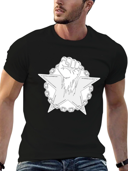 Camiseta Negra con Diseño de Puño y Estrella Encadenada