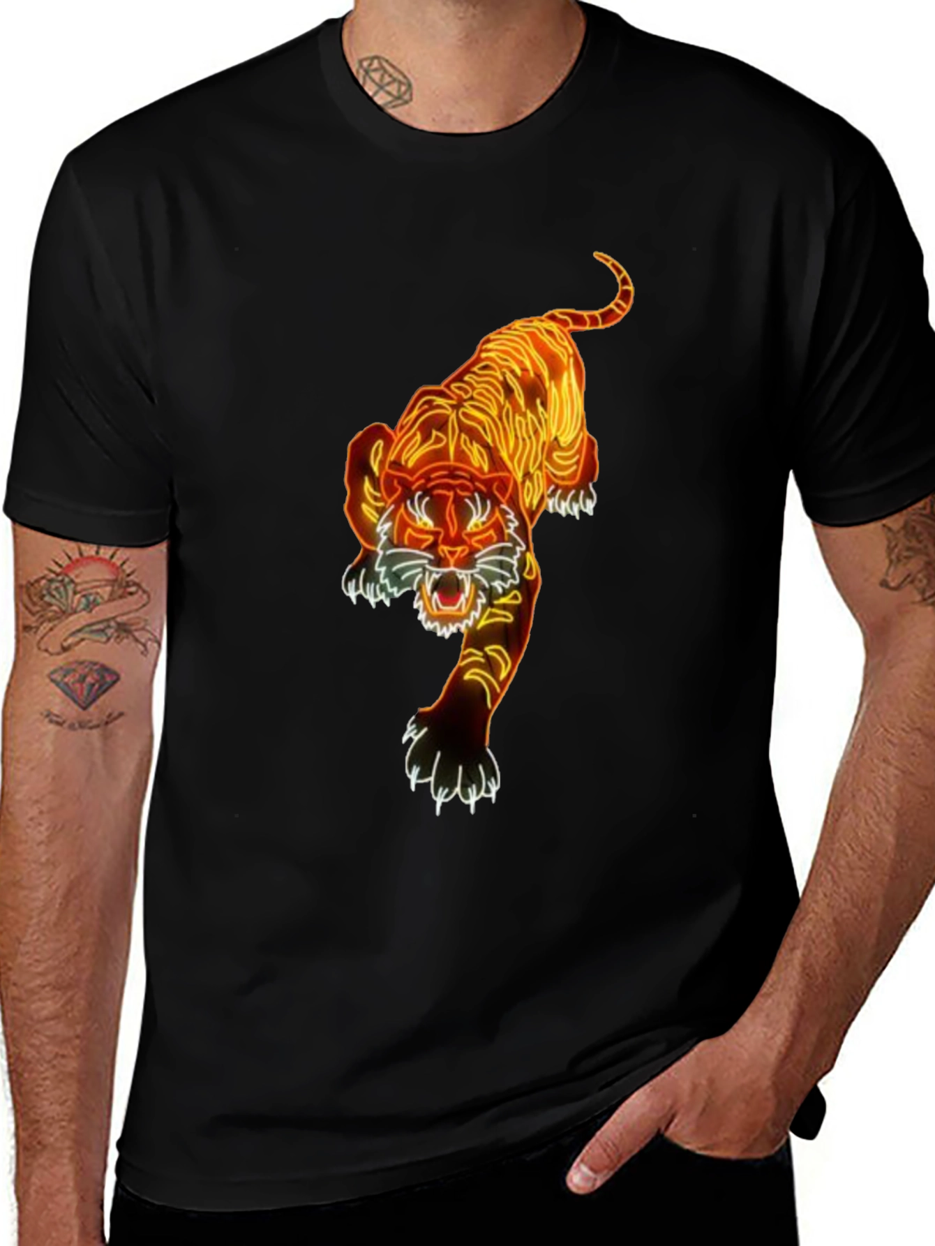 Camiseta Negra con Diseño de Tigre Neon