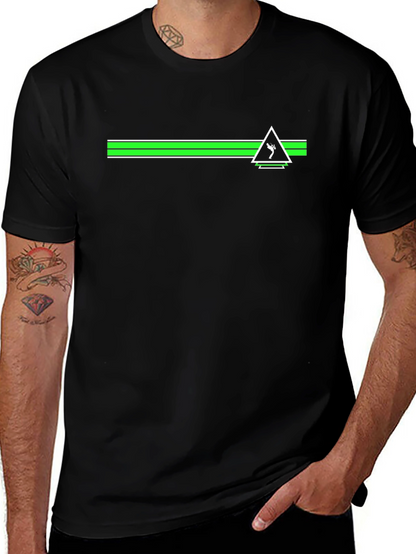 Camiseta Negra con Diseño Geométrico Verde y Blanco