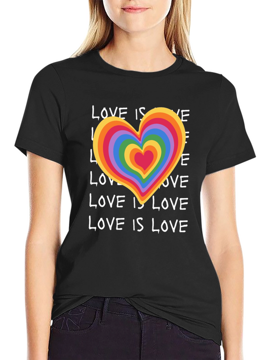 Camiseta Negra Corazón Arcoíris - Love is Love