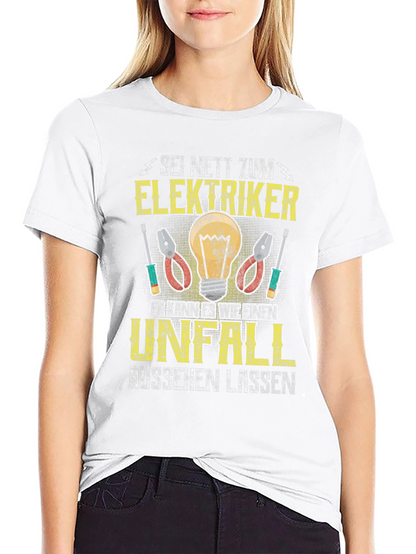 Camiseta Negra con Diseño Eléctrico Gracioso