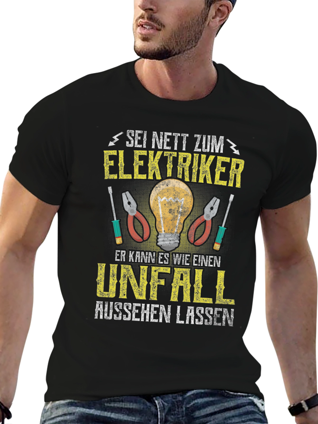 Camiseta Negra con Diseño Eléctrico Gracioso