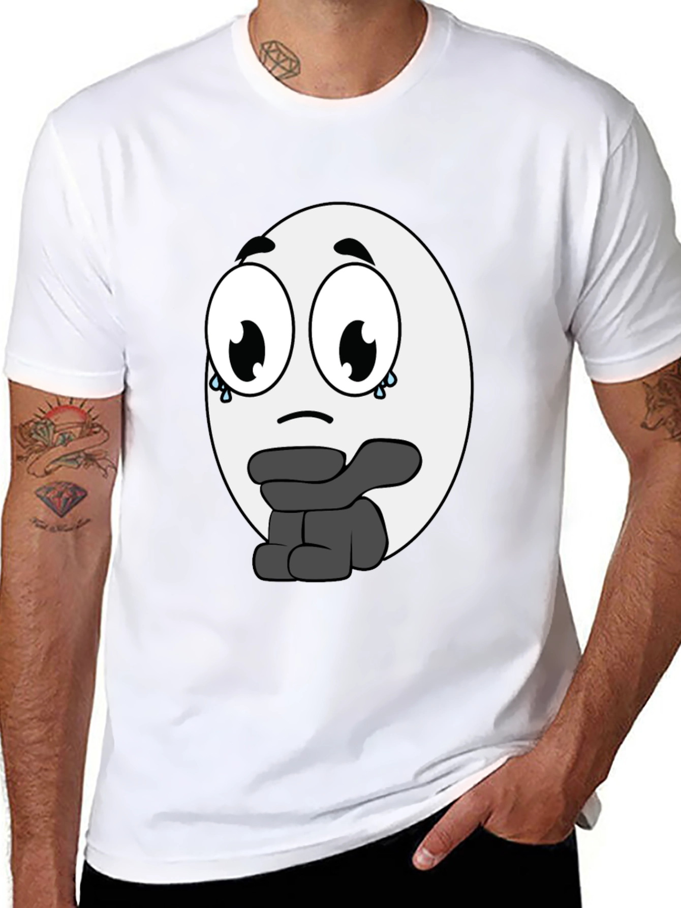 Camiseta Negra con Diseño de Emoticono Triste
