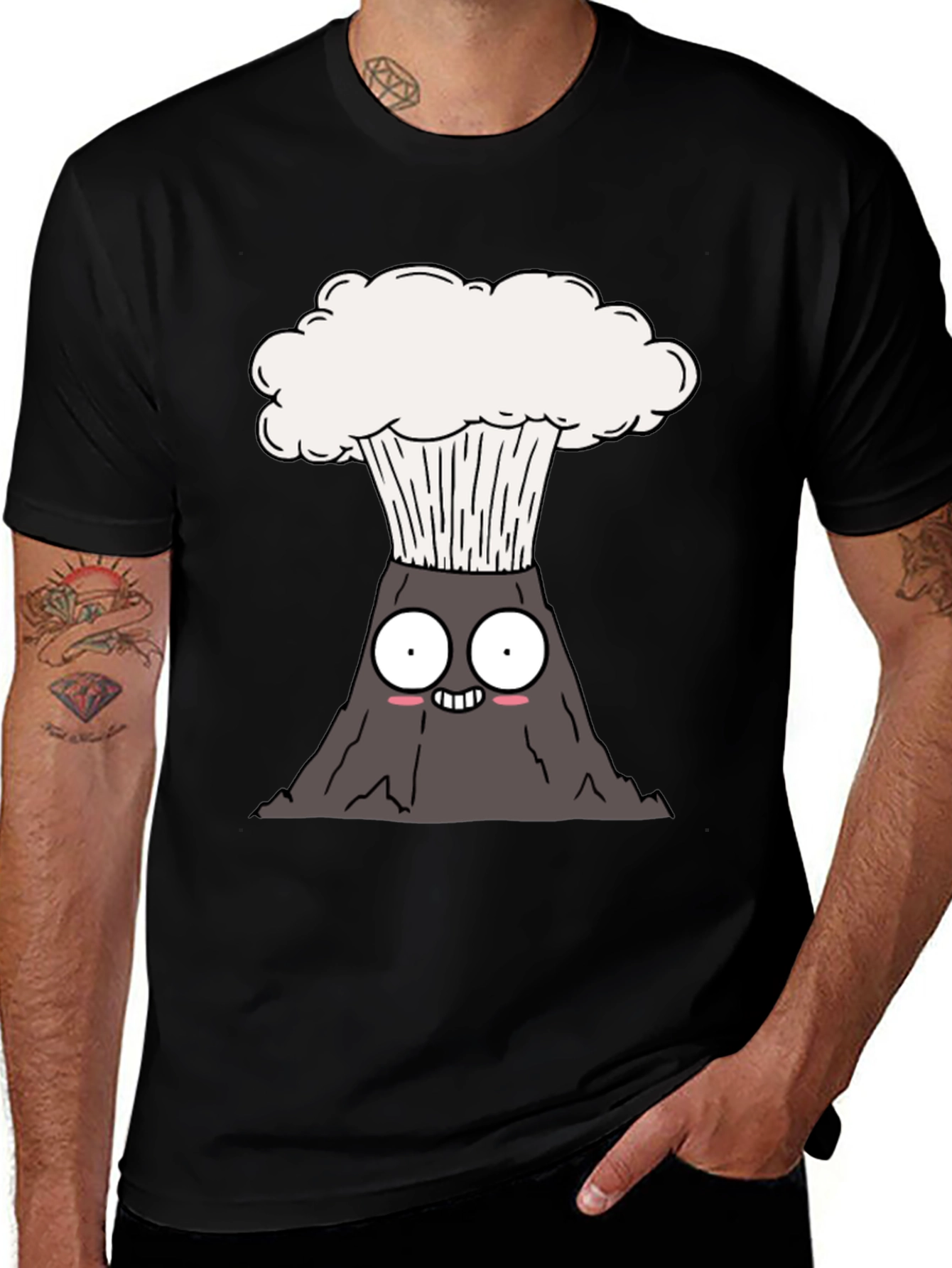 Camiseta Negra con Diseño de Volcán Animado