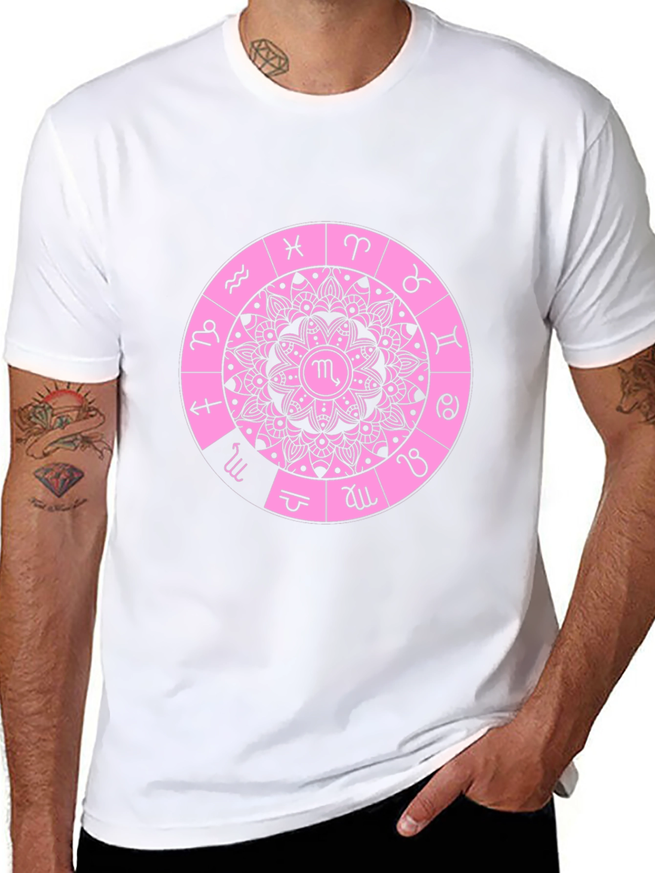 Camiseta Negra con Diseño de Mandala Zodiacal Rosa