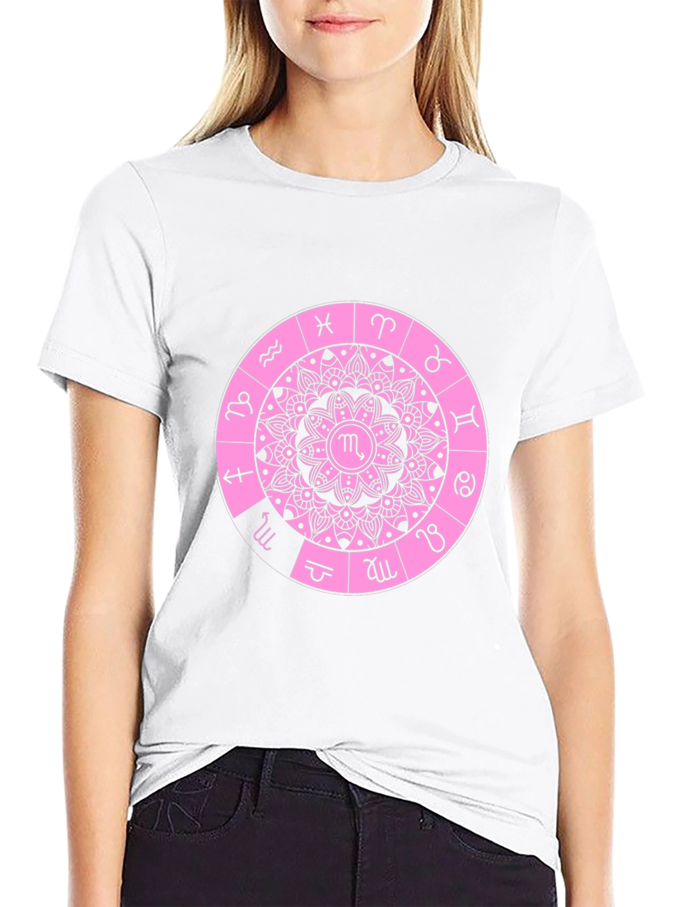 Camiseta Negra con Diseño de Mandala Zodiacal Rosa