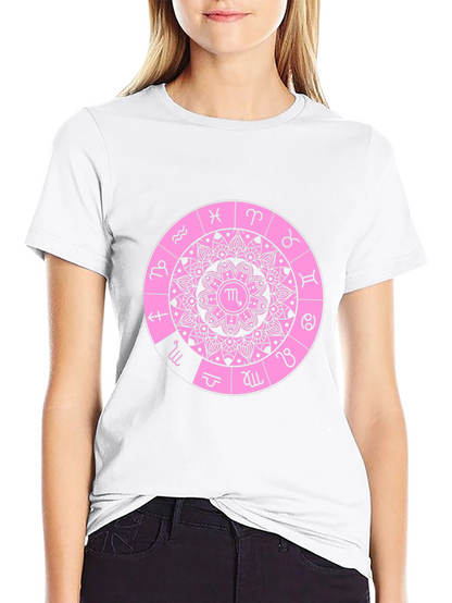 Camiseta Negra con Diseño de Mandala Zodiacal Rosa