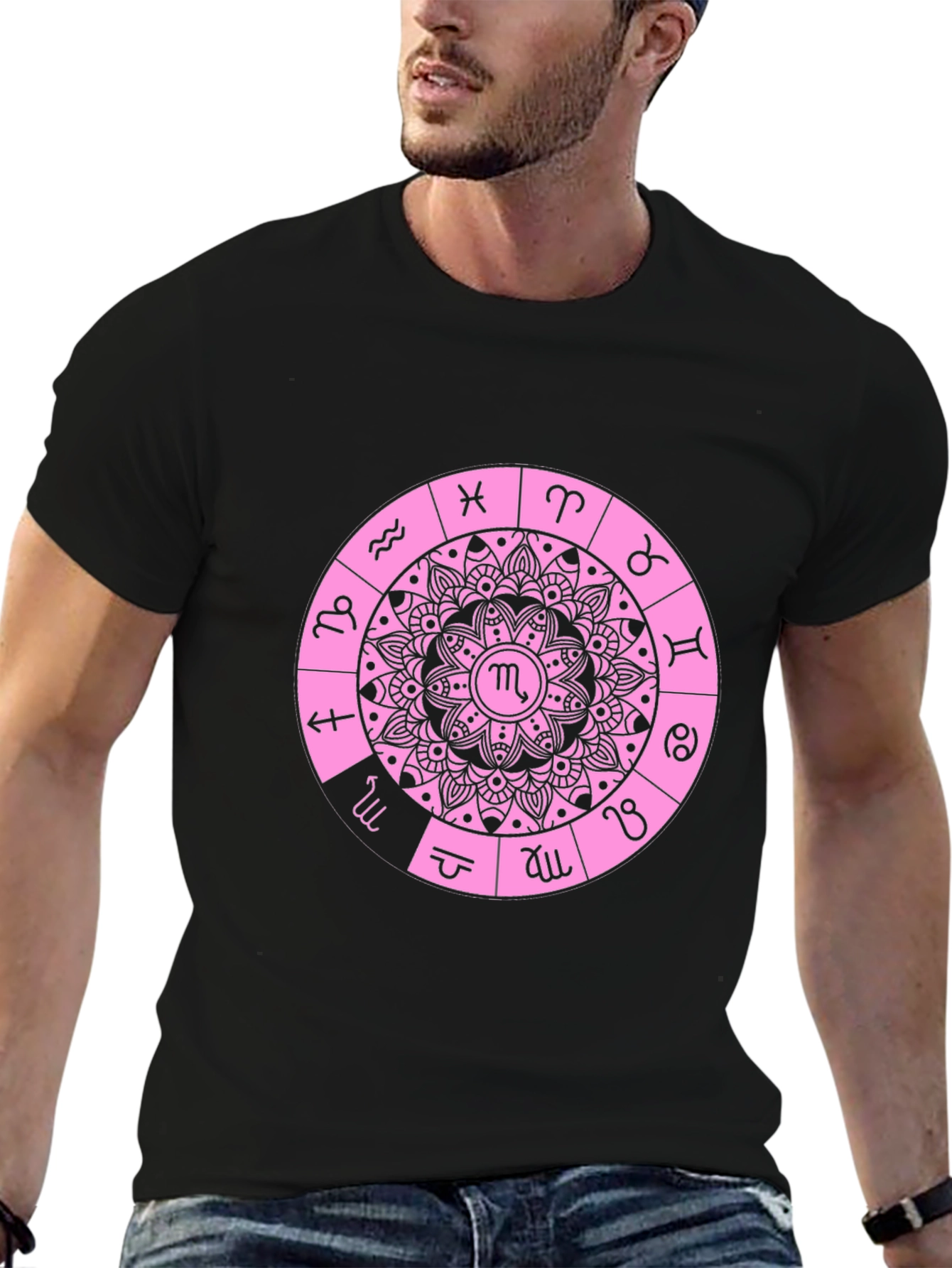 Camiseta Negra con Diseño de Mandala Zodiacal Rosa