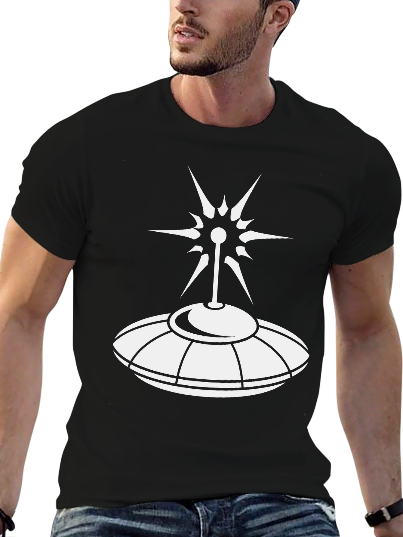 Camiseta Negra OVNI: Diseño Espacial Único