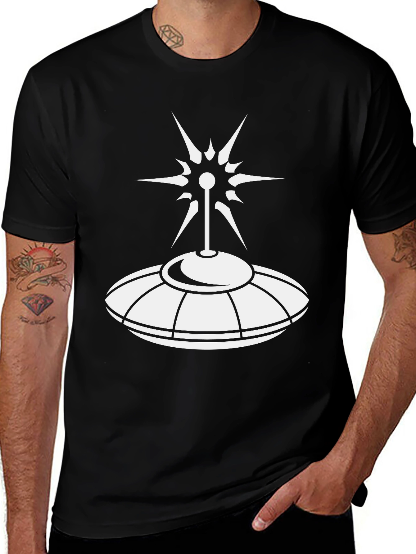 Camiseta Negra OVNI: Diseño Espacial Único