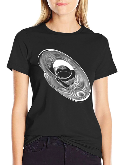 Camiseta Negra con Diseño Abstracto