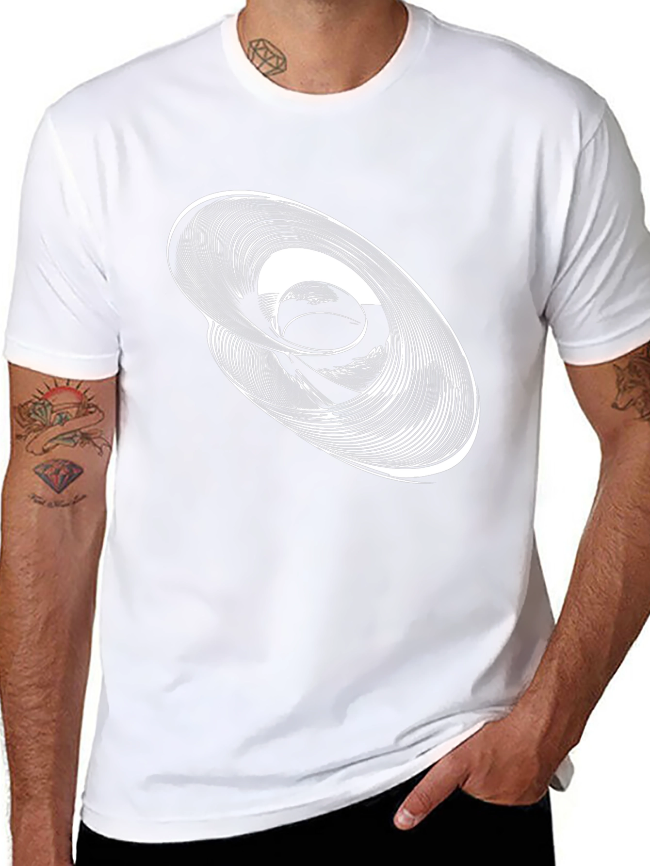 Camiseta Negra con Diseño Abstracto