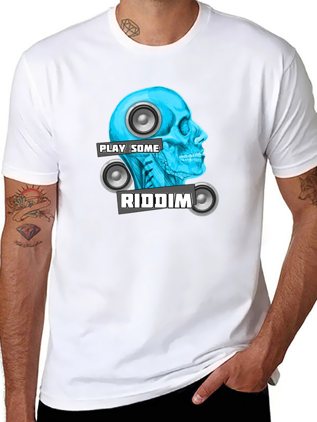 Camiseta Negra Play Some Riddim con Diseño de Cráneo