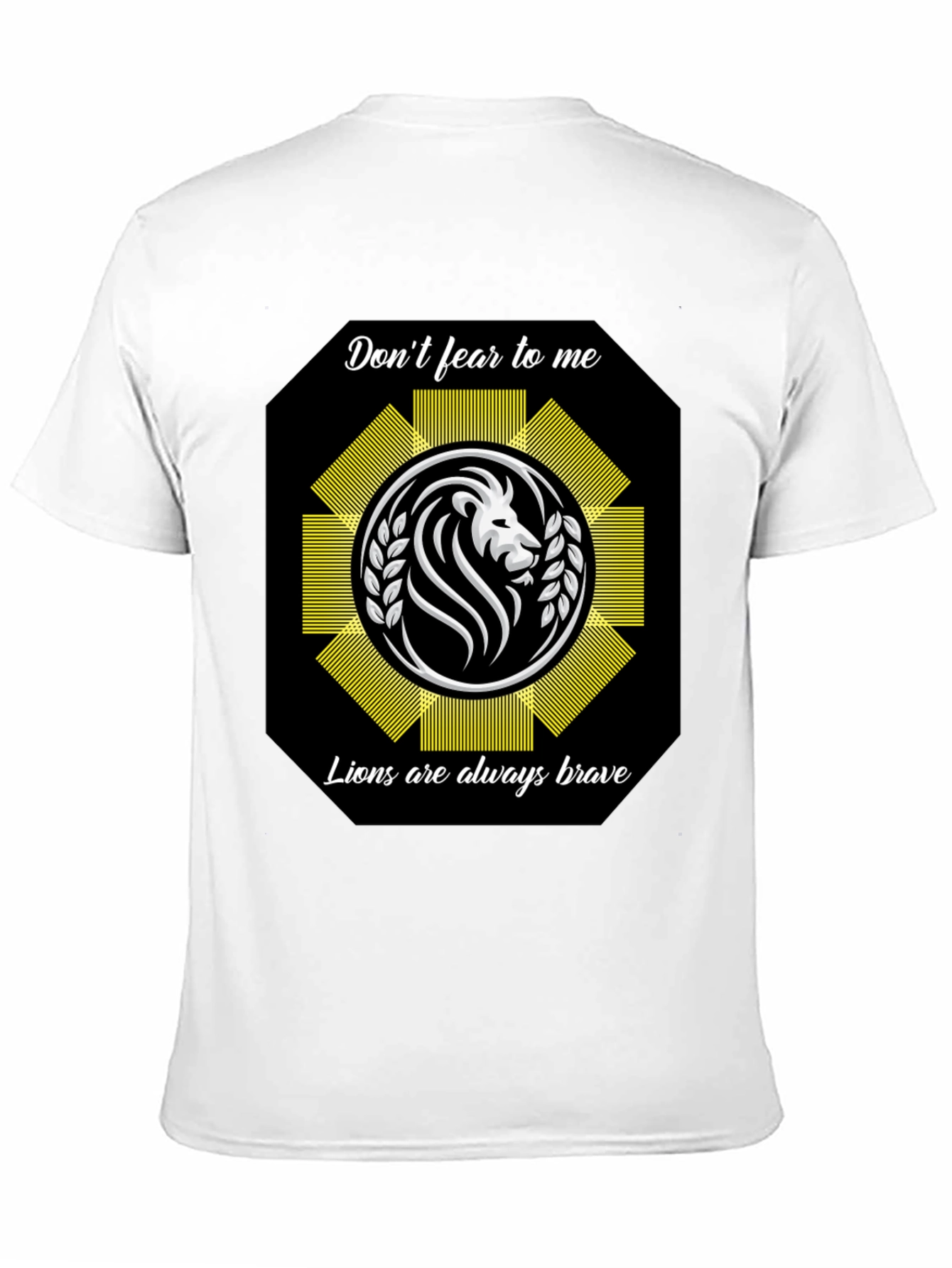 Camiseta Negra con Diseño de León Valiente