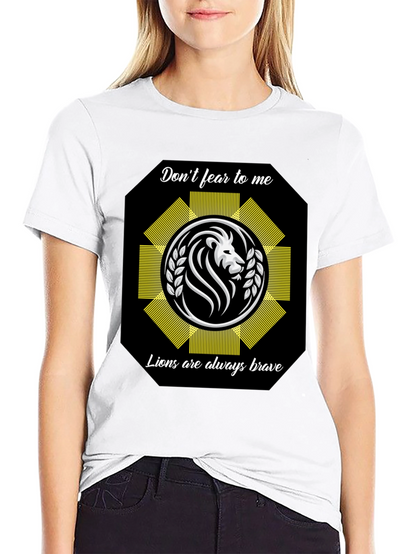 Camiseta Negra con Diseño de León Valiente