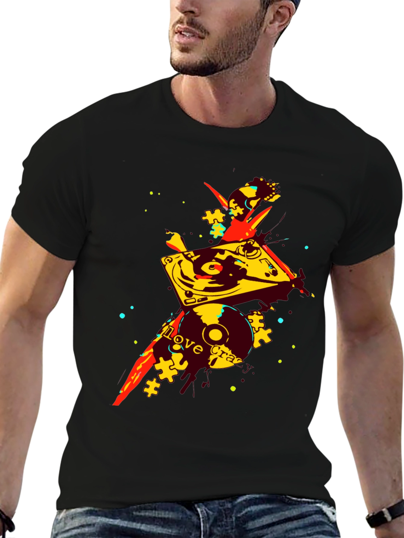 Camiseta Negra con Diseño Abstracto de DJ