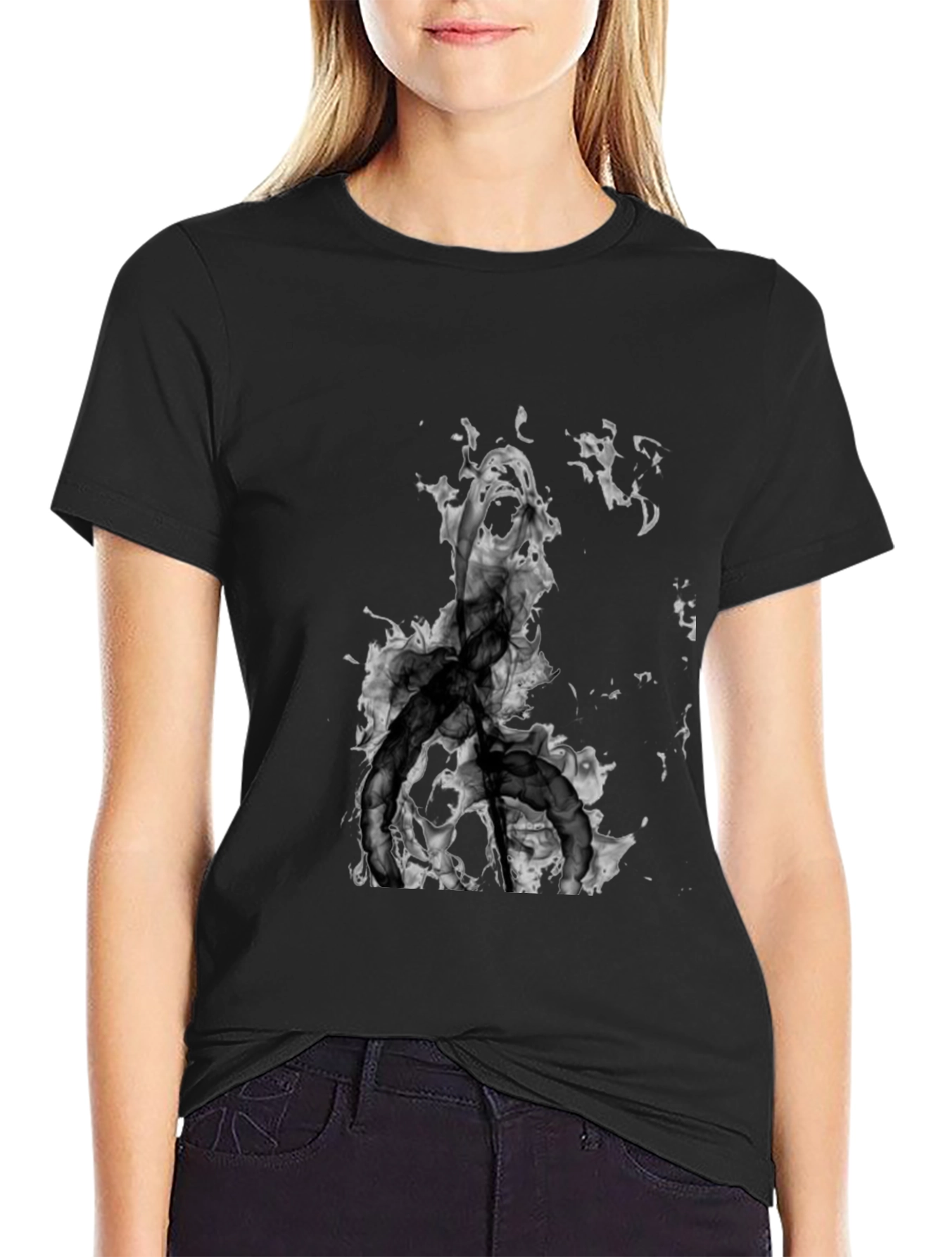 Camiseta Negra con Diseño Abstracto en Blanco y Negro