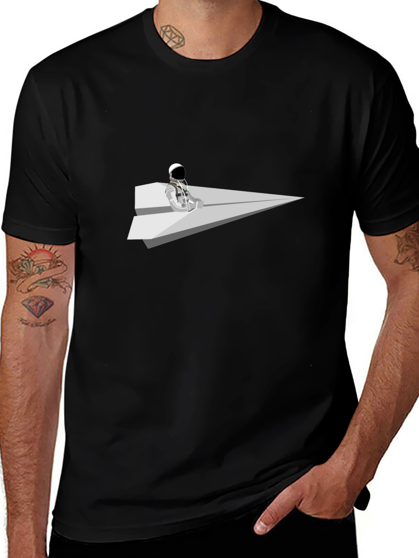 Camiseta Negra Astronauta Avión de Papel