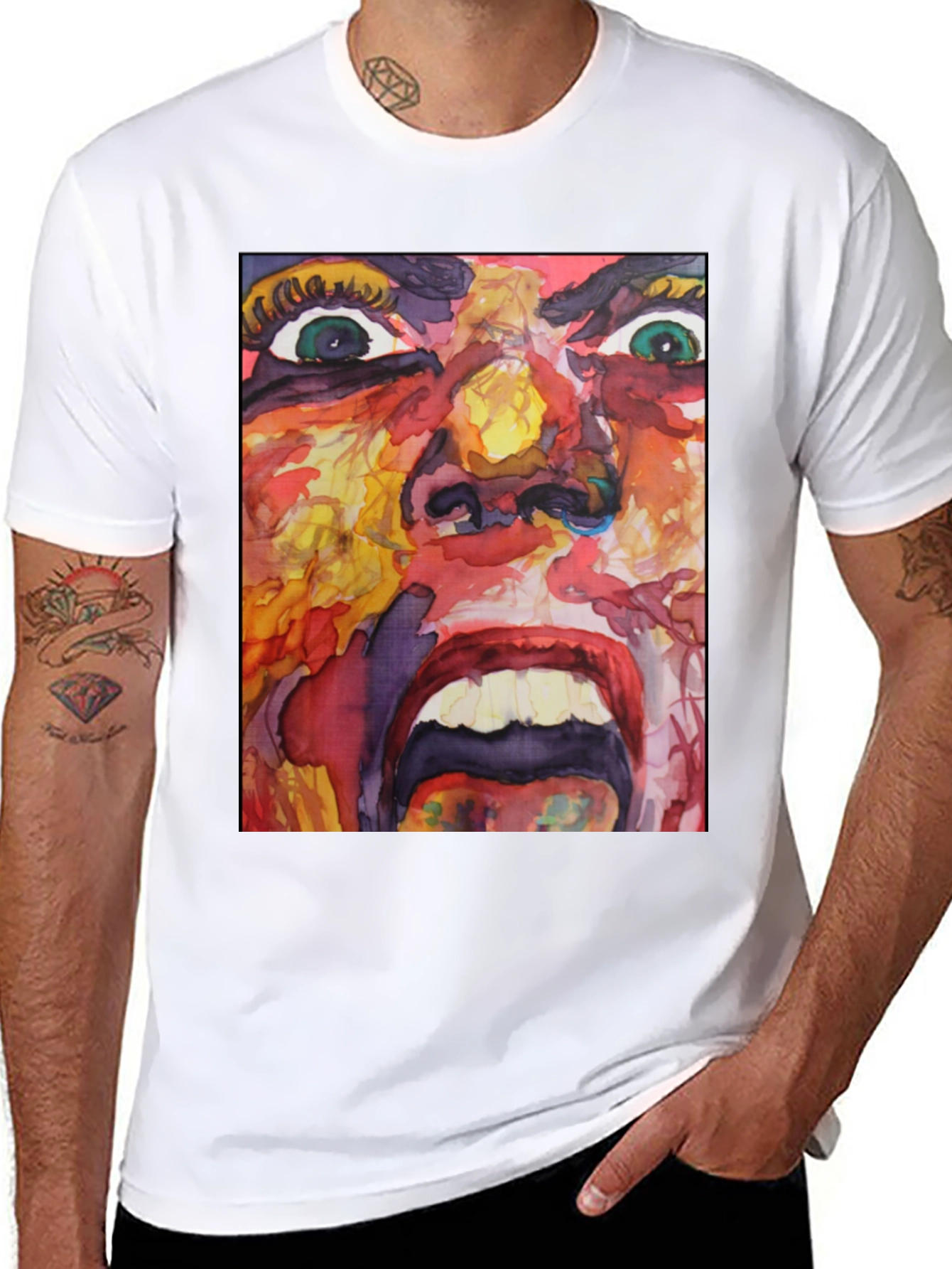 Camiseta Negra con Estampado Abstracto Expresivo