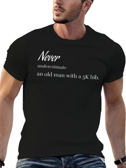 Camiseta Hombre Negra Nunca Subestimes a un Viejo