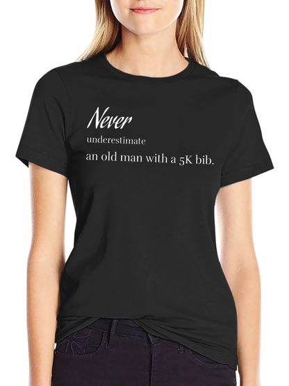 Camiseta Hombre Negra Nunca Subestimes a un Viejo